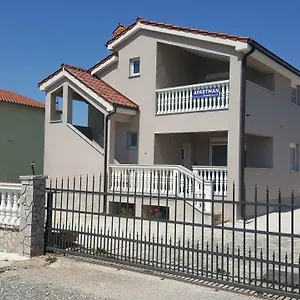 apartment-rose-pula-52100.in-istria.net/